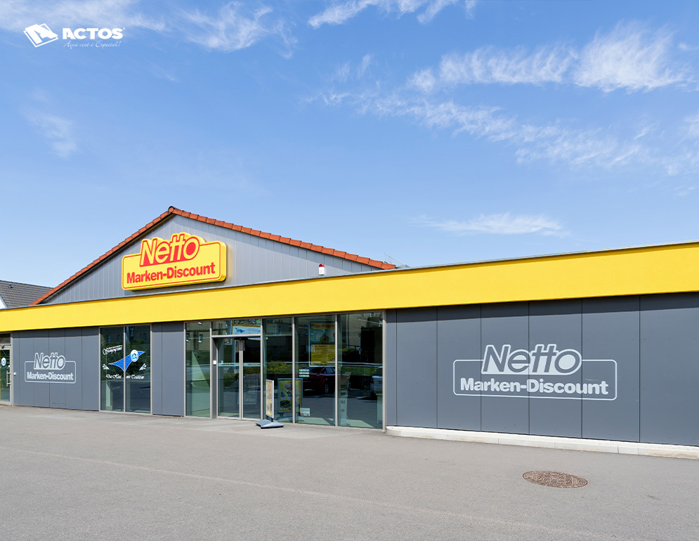 Uma pintura profissional utiliza essas nuances para guiar o comportamento do consumidor. Ao alinhar a pintura com a identidade visual do seu negócio, você cria uma unidade que fortalece a lembrança da marca. Segundo dados do Sebrae, a aparência visual de um estabelecimento é um dos principais fatores que influenciam a decisão de entrada de novos clientes. Você pode conferir mais sobre tendências de mercado e gestão de pequenos negócios no portal oficial do Sebrae.